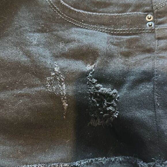 Wannabettabutt? By YMI Black Mid rise Jean shorts. Ladies size 7/28 - Picture 4 of 10